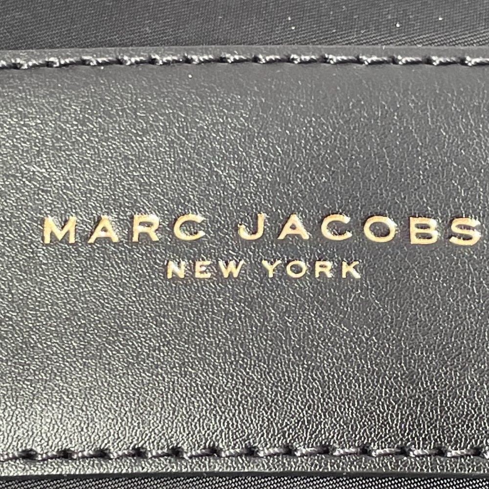 Marc Jacobs Elegant Preppy Black Nylon Crossbody Messenger Bag. - Picture 9 of 9